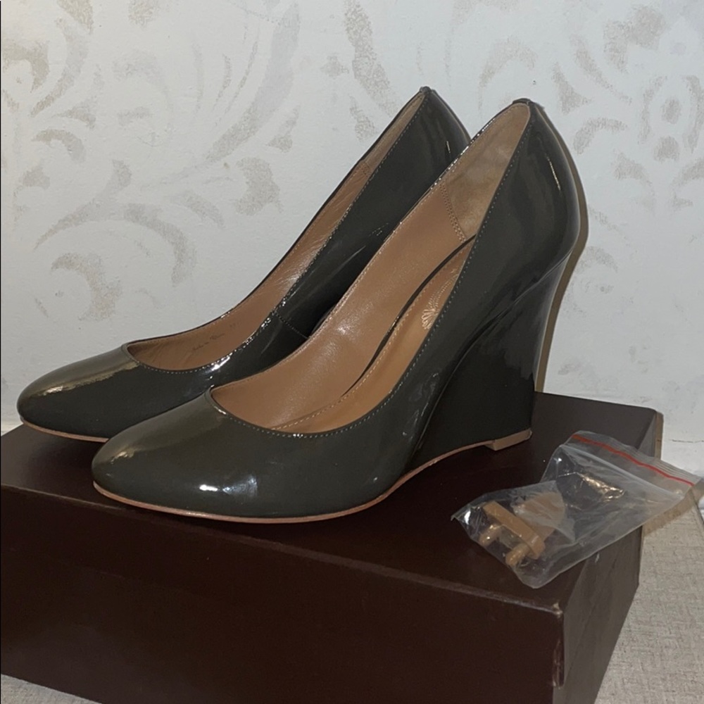 ELIE TAHARI HEELS!!
